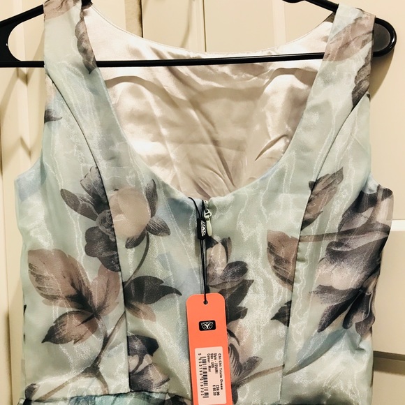 Chi Chi London | Blue Floral Dress - Picture 5 of 8